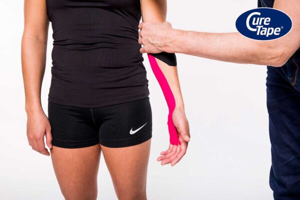Kineziológiai tapasz alkalmazása karon – sport közbeni használat