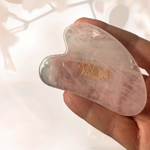 Rózsakvarc gua sha kő Anya Kedvéért logóval